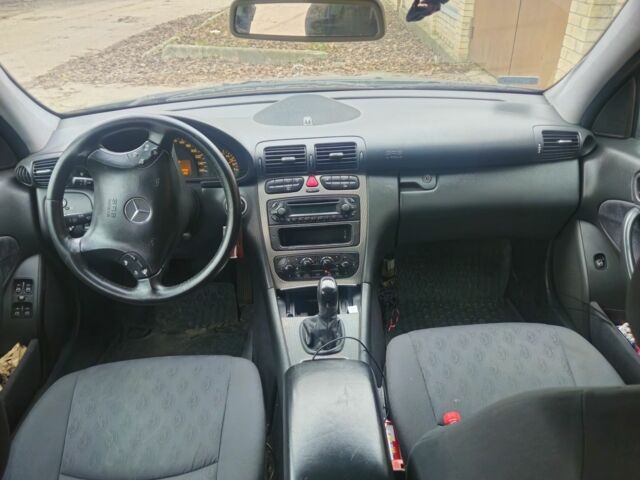 Зеленый Мерседес Ц-Класс, объемом двигателя 0 л и пробегом 240 тыс. км за 2800 $, фото 3 на Automoto.ua