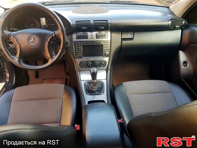 Зелений Мерседес Ц-Клас, об'ємом двигуна 2.1 л та пробігом 334 тис. км за 5500 $, фото 4 на Automoto.ua