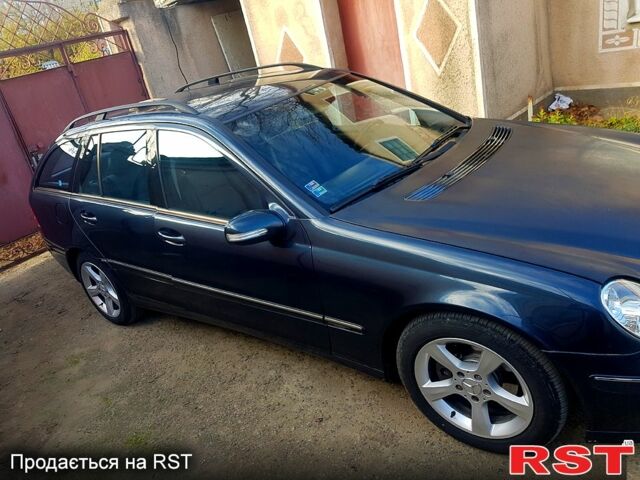 Зелений Мерседес Ц-Клас, об'ємом двигуна 2.1 л та пробігом 334 тис. км за 5500 $, фото 2 на Automoto.ua