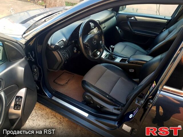 Зелений Мерседес Ц-Клас, об'ємом двигуна 2.1 л та пробігом 334 тис. км за 5500 $, фото 5 на Automoto.ua