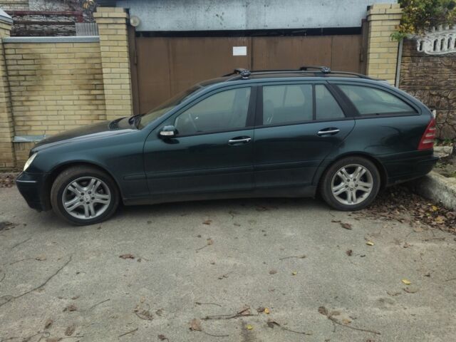 Зеленый Мерседес Ц-Класс, объемом двигателя 0 л и пробегом 240 тыс. км за 2800 $, фото 1 на Automoto.ua