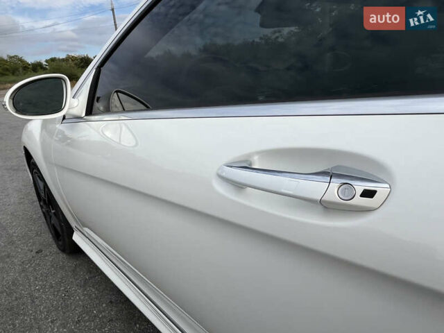 Белый Мерседес ЦЛ-класс, объемом двигателя 5.5 л и пробегом 140 тыс. км за 15000 $, фото 9 на Automoto.ua