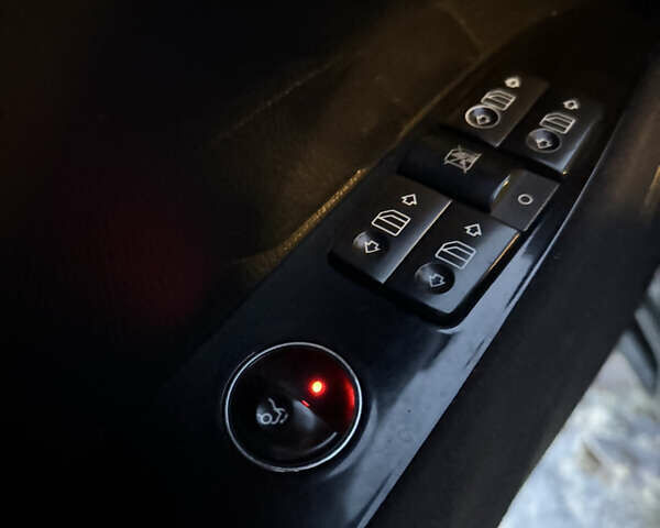 Черный Мерседес ЦЛ-класс, объемом двигателя 4.97 л и пробегом 231 тыс. км за 7800 $, фото 137 на Automoto.ua