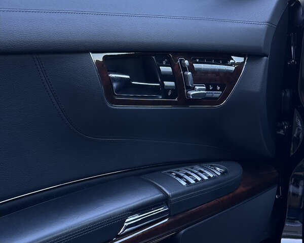 Черный Мерседес ЦЛ-класс, объемом двигателя 5.5 л и пробегом 130 тыс. км за 19500 $, фото 11 на Automoto.ua