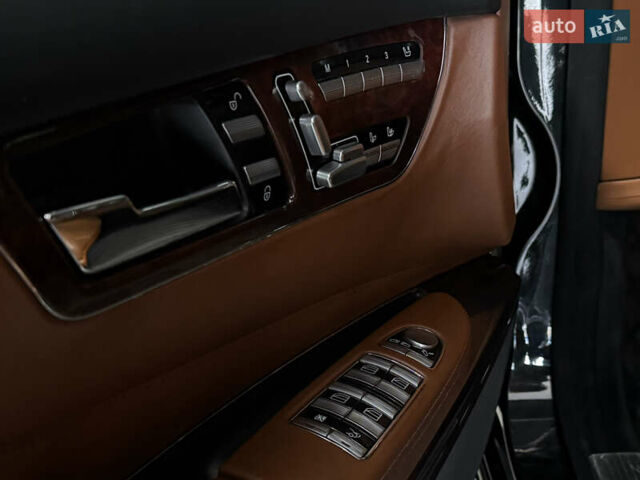 Черный Мерседес ЦЛ-класс, объемом двигателя 5.5 л и пробегом 145 тыс. км за 17000 $, фото 31 на Automoto.ua