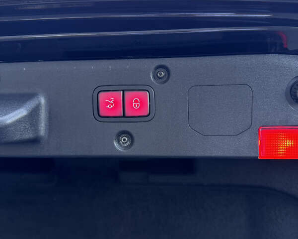 Черный Мерседес ЦЛ-класс, объемом двигателя 5.5 л и пробегом 130 тыс. км за 19500 $, фото 15 на Automoto.ua