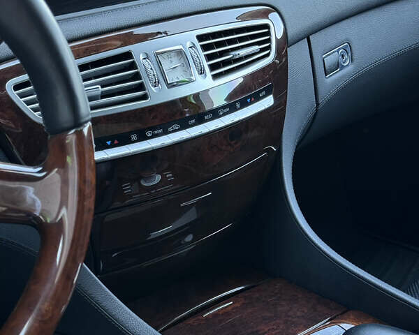 Черный Мерседес ЦЛ-класс, объемом двигателя 5.5 л и пробегом 130 тыс. км за 19500 $, фото 12 на Automoto.ua