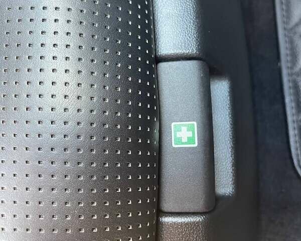 Серый Мерседес ЦЛ-класс, объемом двигателя 5.5 л и пробегом 225 тыс. км за 15000 $, фото 33 на Automoto.ua