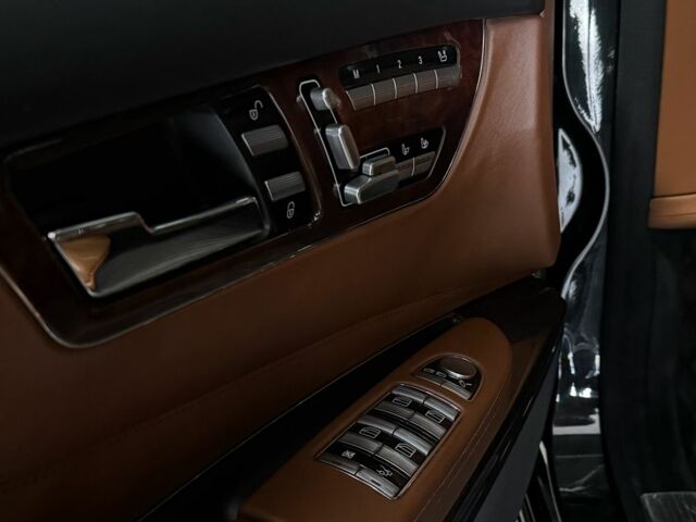 Черный Мерседес ЦЛ, объемом двигателя 5.5 л и пробегом 145 тыс. км за 17000 $, фото 21 на Automoto.ua