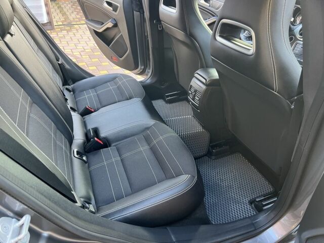 Серый Мерседес ЦЛ, объемом двигателя 2.1 л и пробегом 180 тыс. км за 19300 $, фото 11 на Automoto.ua