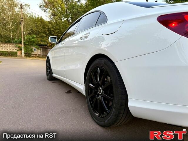 Білий Мерседес ЦЛА-клас, об'ємом двигуна 2 л та пробігом 230 тис. км за 12600 $, фото 1 на Automoto.ua