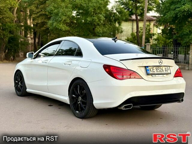 Білий Мерседес ЦЛА-клас, об'ємом двигуна 2 л та пробігом 230 тис. км за 12600 $, фото 5 на Automoto.ua