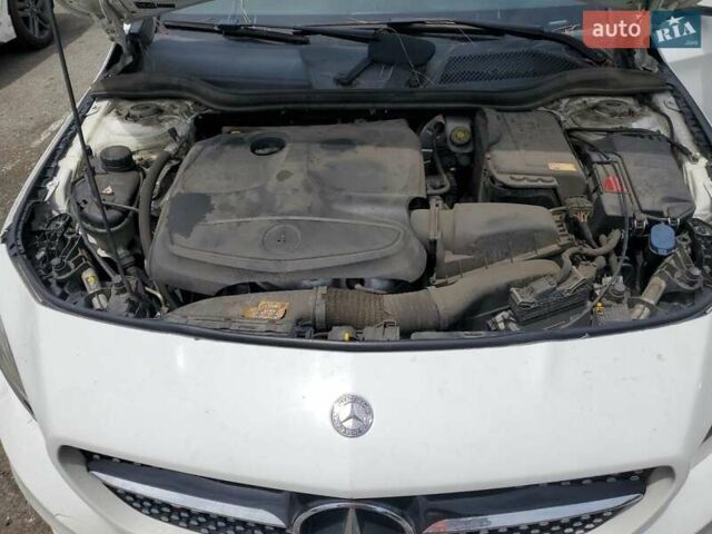 Белый Мерседес ЦЛА-класс, объемом двигателя 1.99 л и пробегом 182 тыс. км за 2400 $, фото 10 на Automoto.ua