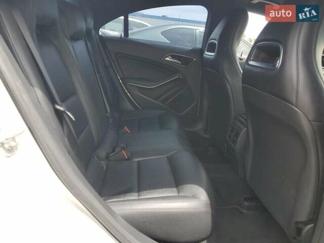 Белый Мерседес ЦЛА-класс, объемом двигателя 1.99 л и пробегом 182 тыс. км за 2400 $, фото 9 на Automoto.ua