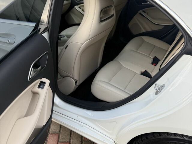 Белый Мерседес ЦЛА-класс, объемом двигателя 2 л и пробегом 150 тыс. км за 18500 $, фото 7 на Automoto.ua