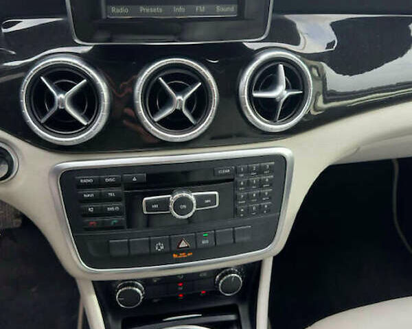 Белый Мерседес ЦЛА-класс, объемом двигателя 1.99 л и пробегом 140 тыс. км за 12300 $, фото 9 на Automoto.ua