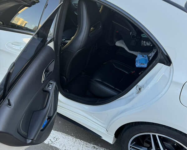 Білий Мерседес ЦЛА-клас, об'ємом двигуна 1.99 л та пробігом 160 тис. км за 15500 $, фото 9 на Automoto.ua