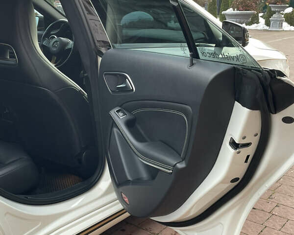 Білий Мерседес ЦЛА-клас, об'ємом двигуна 2 л та пробігом 96 тис. км за 17450 $, фото 94 на Automoto.ua