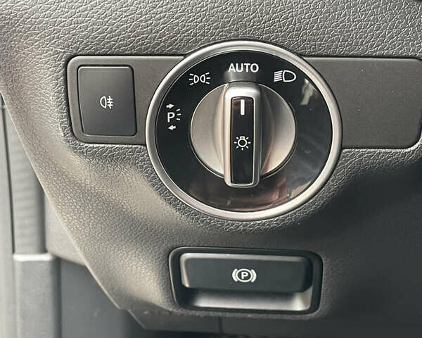 Білий Мерседес ЦЛА-клас, об'ємом двигуна 2 л та пробігом 96 тис. км за 17450 $, фото 75 на Automoto.ua