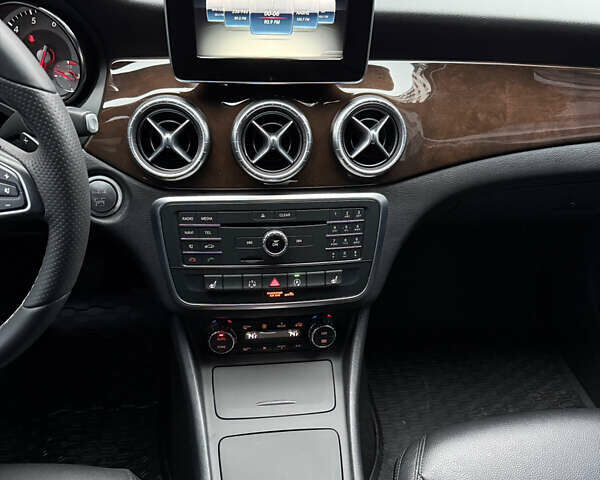 Білий Мерседес ЦЛА-клас, об'ємом двигуна 2 л та пробігом 232 тис. км за 13950 $, фото 62 на Automoto.ua