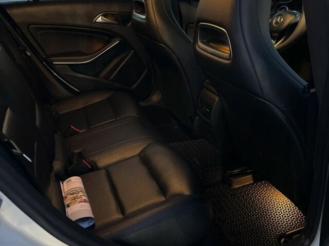 Білий Мерседес ЦЛА-клас, об'ємом двигуна 2 л та пробігом 140 тис. км за 16800 $, фото 11 на Automoto.ua