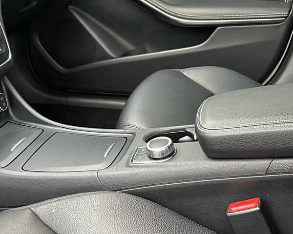 Білий Мерседес ЦЛА-клас, об'ємом двигуна 2 л та пробігом 96 тис. км за 17450 $, фото 79 на Automoto.ua