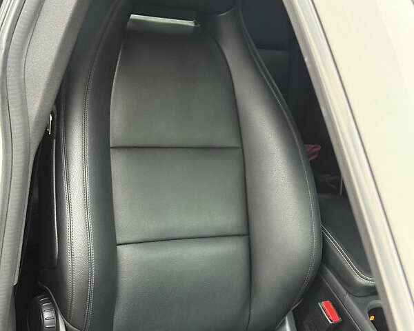 Білий Мерседес ЦЛА-клас, об'ємом двигуна 2 л та пробігом 232 тис. км за 13950 $, фото 41 на Automoto.ua