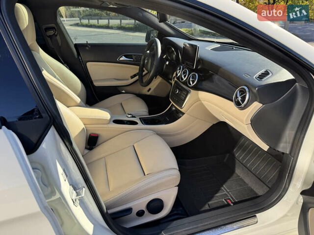 Белый Мерседес ЦЛА-класс, объемом двигателя 1.99 л и пробегом 177 тыс. км за 13500 $, фото 7 на Automoto.ua