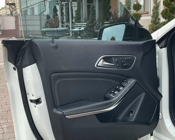 Білий Мерседес ЦЛА-клас, об'ємом двигуна 2 л та пробігом 96 тис. км за 17450 $, фото 66 на Automoto.ua