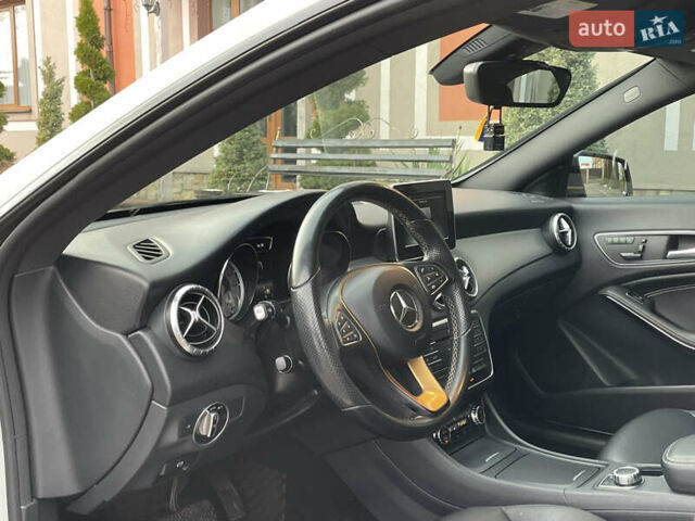 Білий Мерседес ЦЛА-клас, об'ємом двигуна 2 л та пробігом 96 тис. км за 17450 $, фото 68 на Automoto.ua