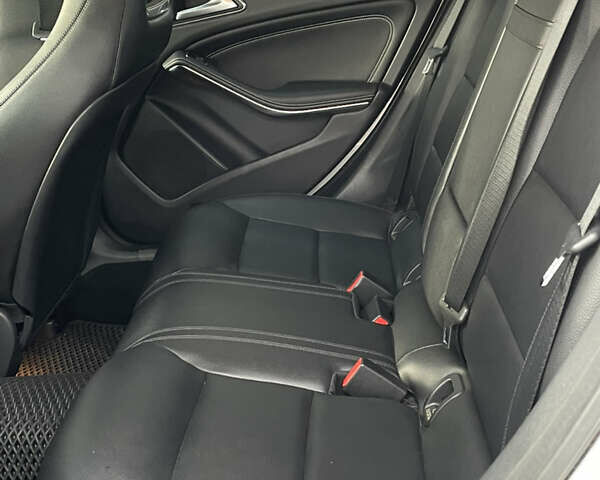 Білий Мерседес ЦЛА-клас, об'ємом двигуна 2 л та пробігом 96 тис. км за 17450 $, фото 85 на Automoto.ua