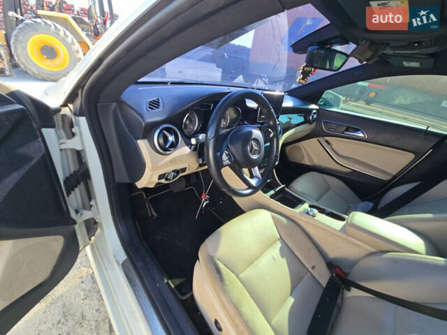 Белый Мерседес ЦЛА-класс, объемом двигателя 1.99 л и пробегом 159 тыс. км за 10300 $, фото 5 на Automoto.ua