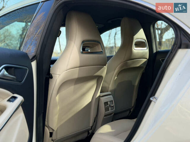 Білий Мерседес ЦЛА-клас, об'ємом двигуна 1.99 л та пробігом 119 тис. км за 16999 $, фото 21 на Automoto.ua