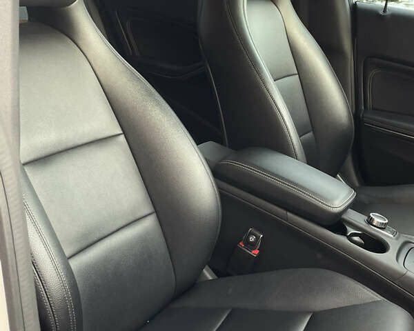 Білий Мерседес ЦЛА-клас, об'ємом двигуна 2 л та пробігом 96 тис. км за 17450 $, фото 91 на Automoto.ua