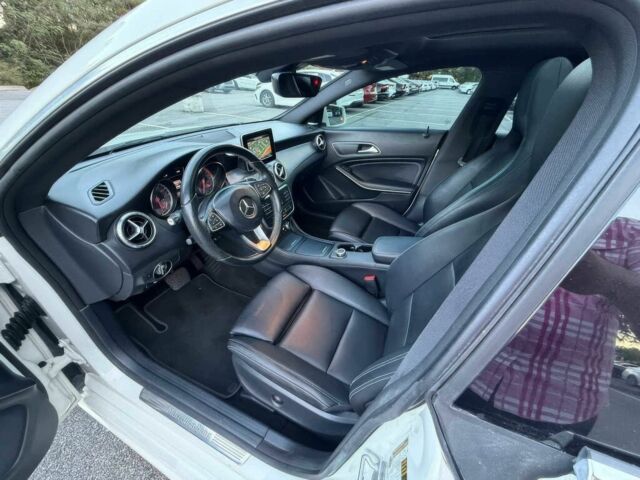 Белый Мерседес ЦЛА-класс, объемом двигателя 2 л и пробегом 77 тыс. км за 5500 $, фото 8 на Automoto.ua