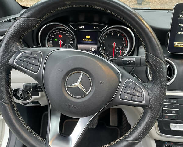 Белый Мерседес ЦЛА-класс, объемом двигателя 1.99 л и пробегом 169 тыс. км за 15500 $, фото 22 на Automoto.ua