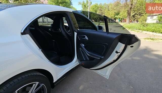Белый Мерседес ЦЛА-класс, объемом двигателя 1.99 л и пробегом 100 тыс. км за 17999 $, фото 6 на Automoto.ua