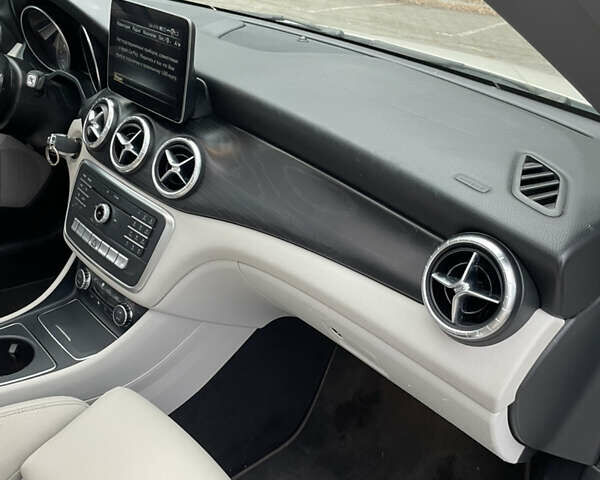 Белый Мерседес ЦЛА-класс, объемом двигателя 1.99 л и пробегом 169 тыс. км за 15500 $, фото 39 на Automoto.ua