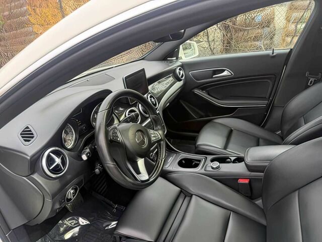 Білий Мерседес ЦЛА-клас, об'ємом двигуна 2 л та пробігом 78 тис. км за 10000 $, фото 8 на Automoto.ua