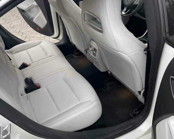 Белый Мерседес ЦЛА-класс, объемом двигателя 1.99 л и пробегом 169 тыс. км за 15500 $, фото 29 на Automoto.ua