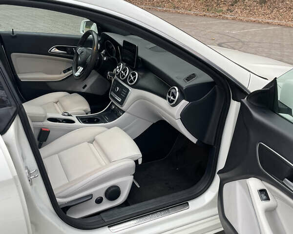 Белый Мерседес ЦЛА-класс, объемом двигателя 1.99 л и пробегом 169 тыс. км за 15500 $, фото 37 на Automoto.ua