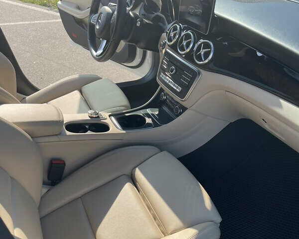 Белый Мерседес ЦЛА-класс, объемом двигателя 1.99 л и пробегом 58 тыс. км за 22500 $, фото 13 на Automoto.ua