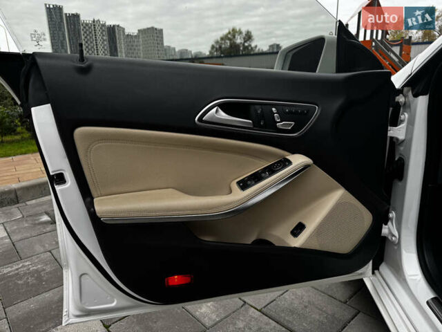 Белый Мерседес ЦЛА-класс, объемом двигателя 2 л и пробегом 95 тыс. км за 17800 $, фото 7 на Automoto.ua