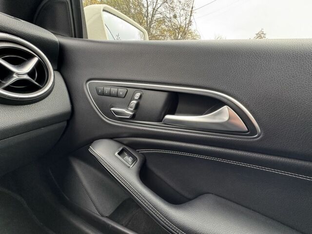 Белый Мерседес ЦЛА-класс, объемом двигателя 2 л и пробегом 105 тыс. км за 19900 $, фото 15 на Automoto.ua