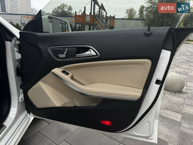 Белый Мерседес ЦЛА-класс, объемом двигателя 2 л и пробегом 95 тыс. км за 17800 $, фото 16 на Automoto.ua