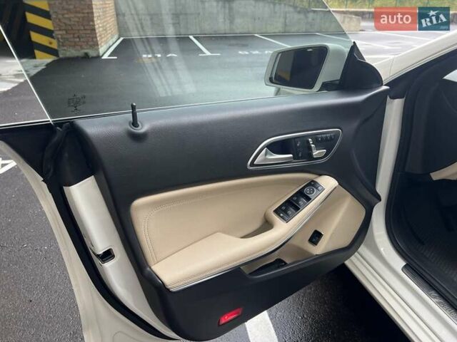 Белый Мерседес ЦЛА-класс, объемом двигателя 1.99 л и пробегом 67 тыс. км за 18000 $, фото 20 на Automoto.ua