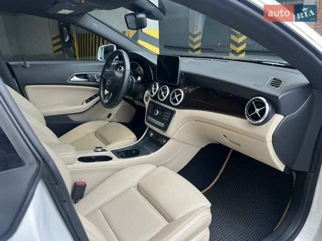 Белый Мерседес ЦЛА-класс, объемом двигателя 1.99 л и пробегом 67 тыс. км за 18000 $, фото 15 на Automoto.ua