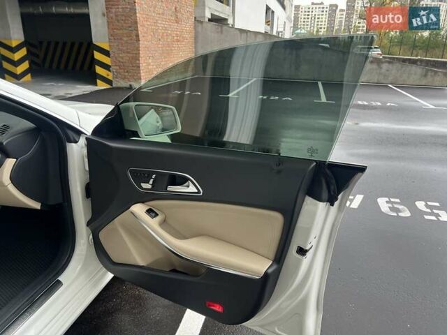 Белый Мерседес ЦЛА-класс, объемом двигателя 1.99 л и пробегом 67 тыс. км за 18000 $, фото 17 на Automoto.ua