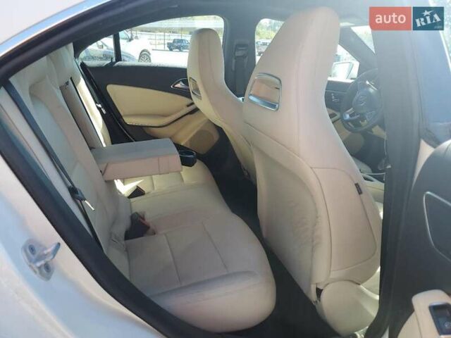 Белый Мерседес ЦЛА-класс, объемом двигателя 1.99 л и пробегом 96 тыс. км за 3900 $, фото 9 на Automoto.ua