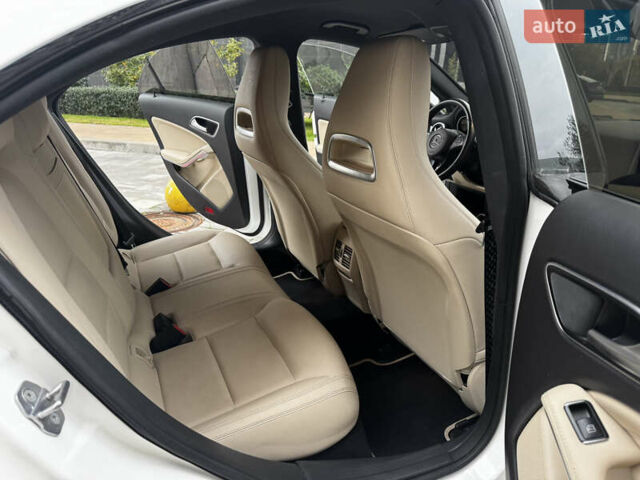 Белый Мерседес ЦЛА-класс, объемом двигателя 2 л и пробегом 95 тыс. км за 17800 $, фото 15 на Automoto.ua